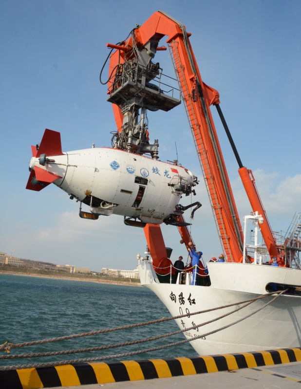 當(dāng)日，“蛟龍”號載人潛水器在國家深海基地管理中心碼頭進行演練，復(fù)核潛水器全系統(tǒng)功能，驗證母船水面支持系統(tǒng)，完善下潛操作流程，并對部分人員進行崗位適應(yīng)性培訓(xùn)，備戰(zhàn)明年的中國大洋第38航次科考任務(wù)。