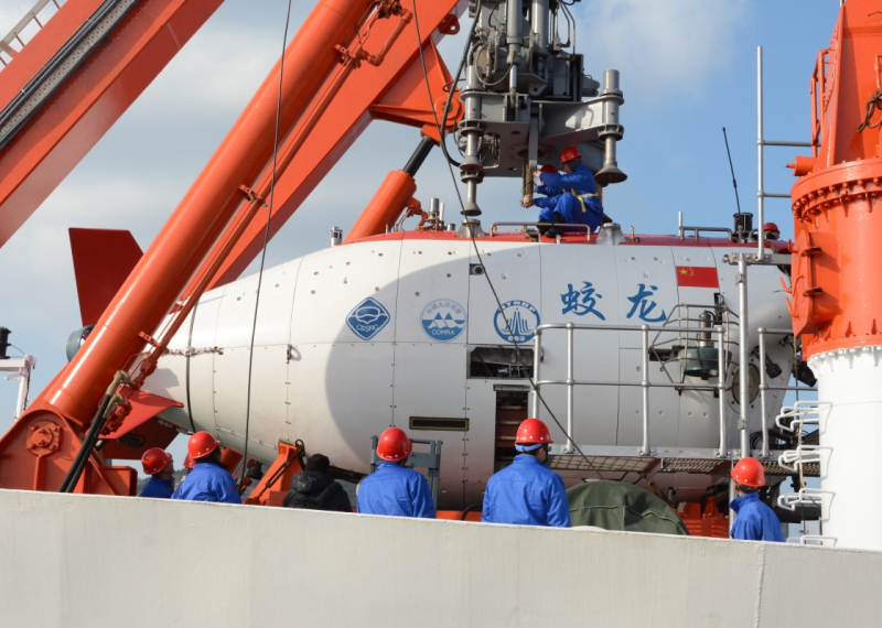 當(dāng)日，“蛟龍”號載人潛水器在國家深海基地管理中心碼頭進行演練，復(fù)核潛水器全系統(tǒng)功能，驗證母船水面支持系統(tǒng)，完善下潛操作流程，并對部分人員進行崗位適應(yīng)性培訓(xùn)，備戰(zhàn)明年的中國大洋第38航次科考任務(wù)。
