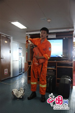 海洋六號用授課與現場體驗方式開展消防安全培訓